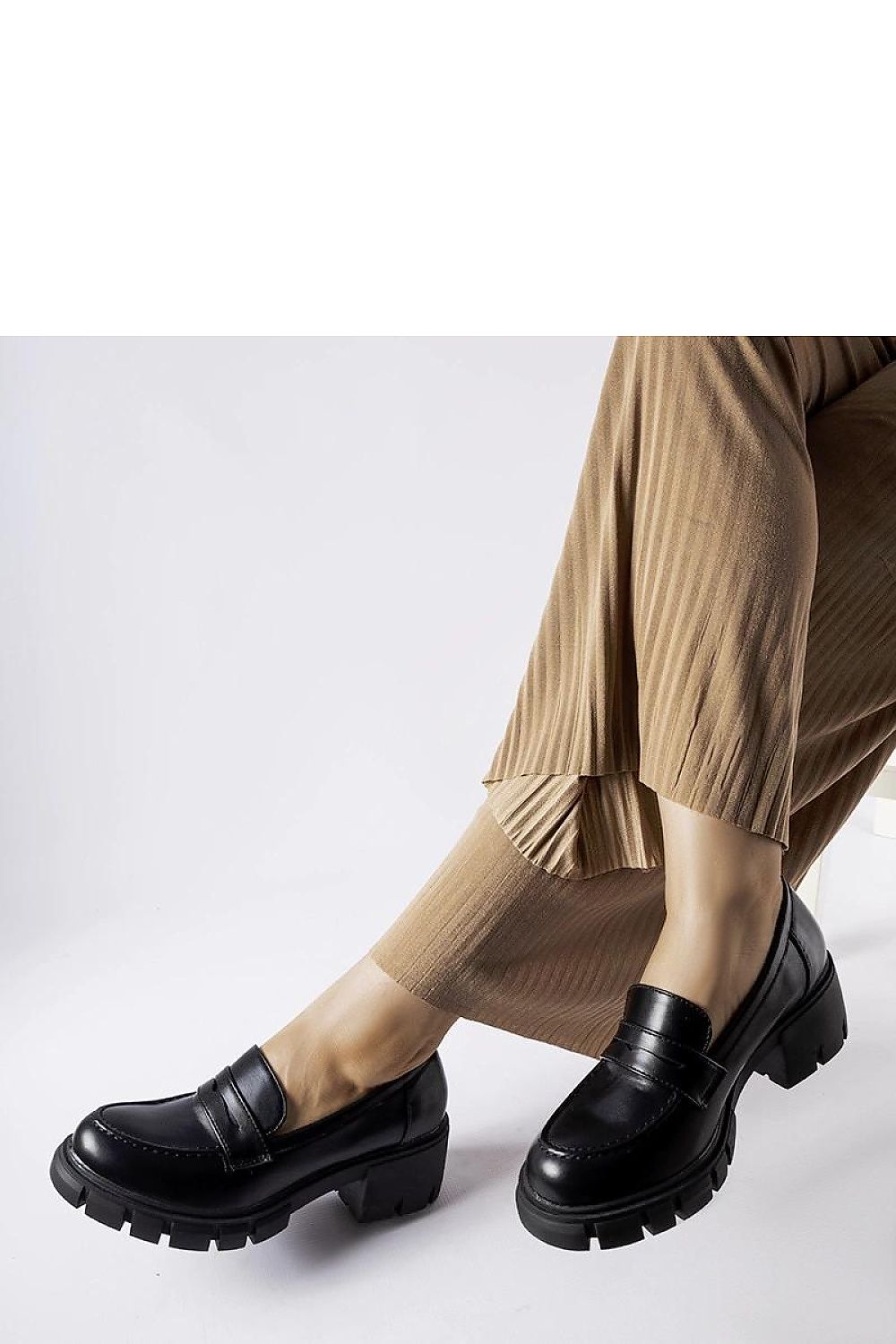   Czarne klasyczne mokasyny na klocku Dina - Solea 