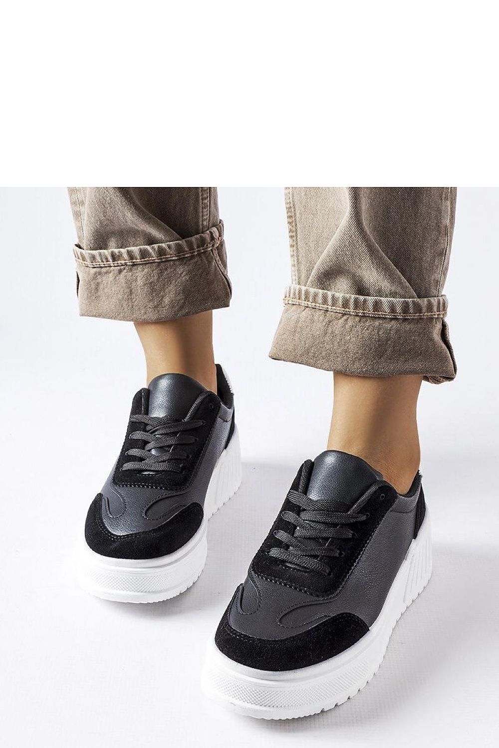   Czarne sneakersy na grubej platformie Seluci - Solea 