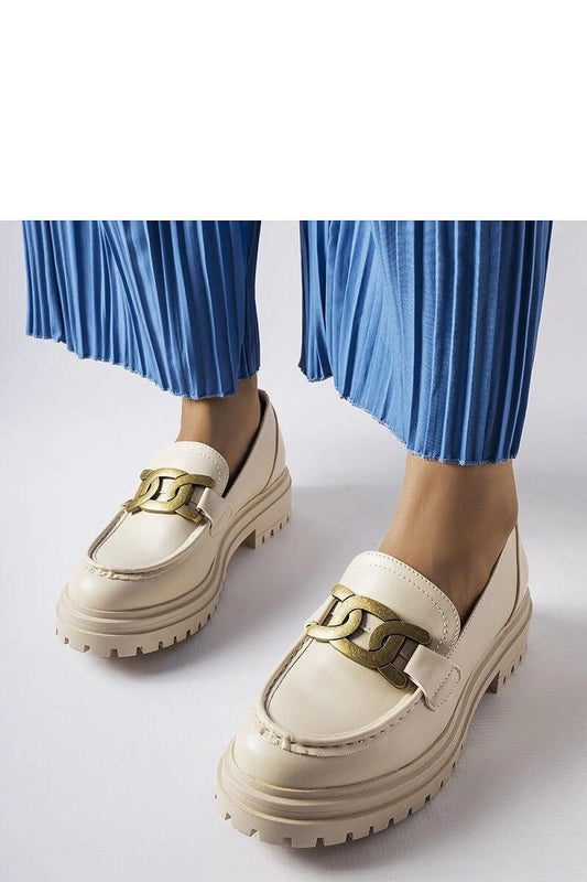   Beżowe mokasyny ozdobione klamerką Schlanders - Solea 