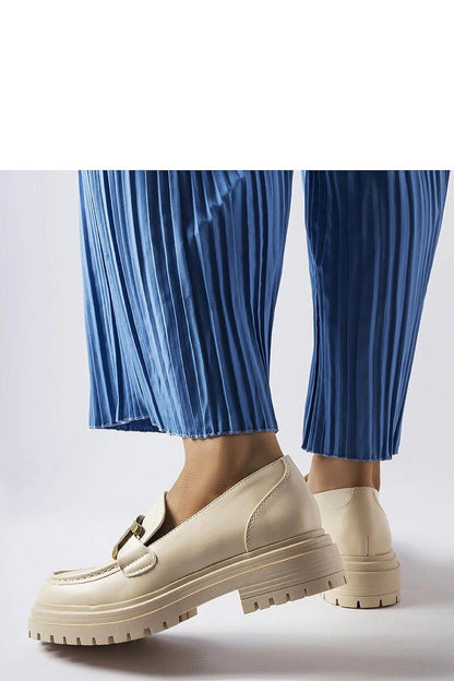   Beżowe mokasyny ozdobione klamerką Schlanders - Solea 