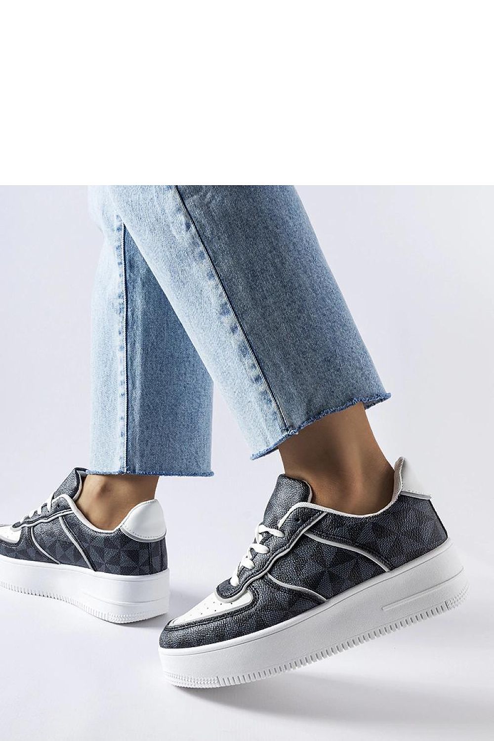   Czarne sneakersy zdobione monogramem Sands - Solea 