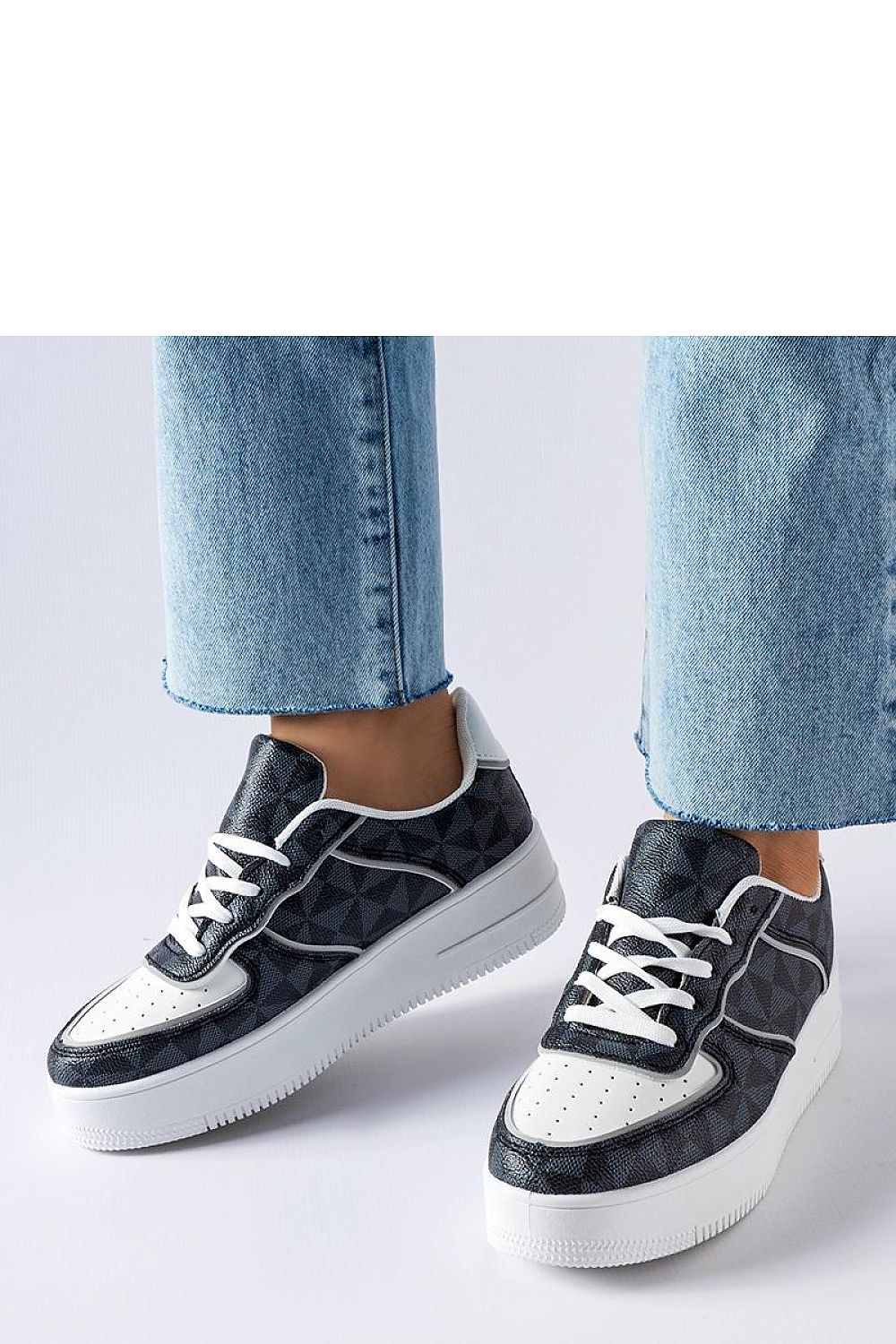   Czarne sneakersy zdobione monogramem Sands - Solea 