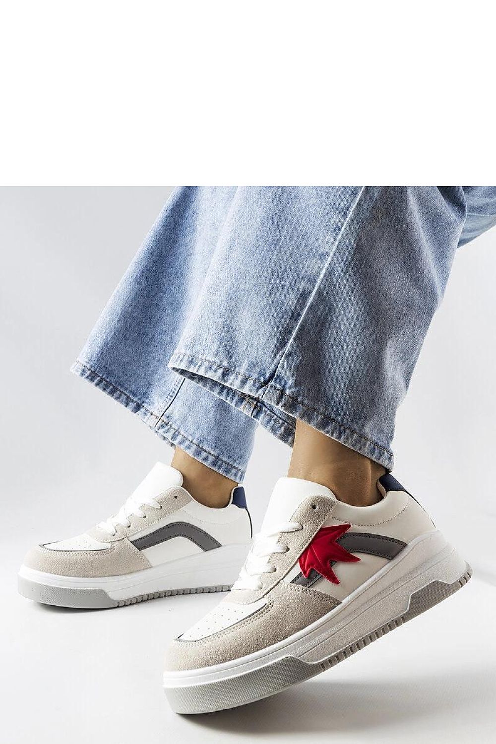   Białe sneakersy z eko zamszową wstawką Kollins - Solea 