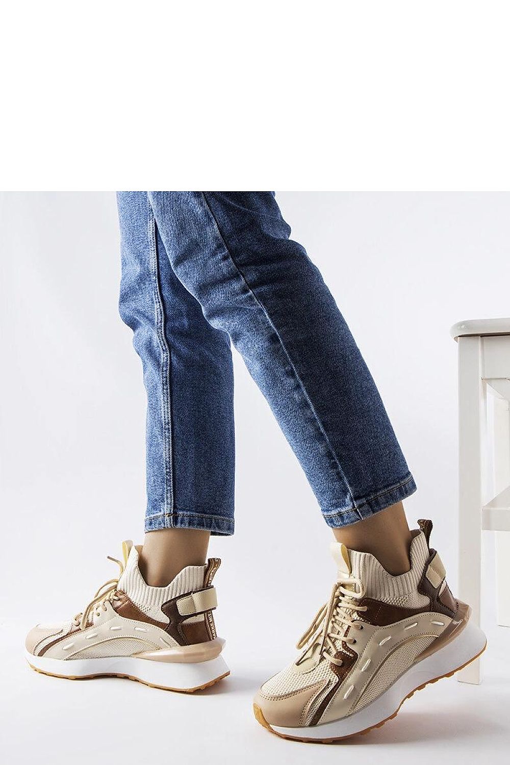   Beżowe sportowe sneakersy materiałowe Begins - Solea 