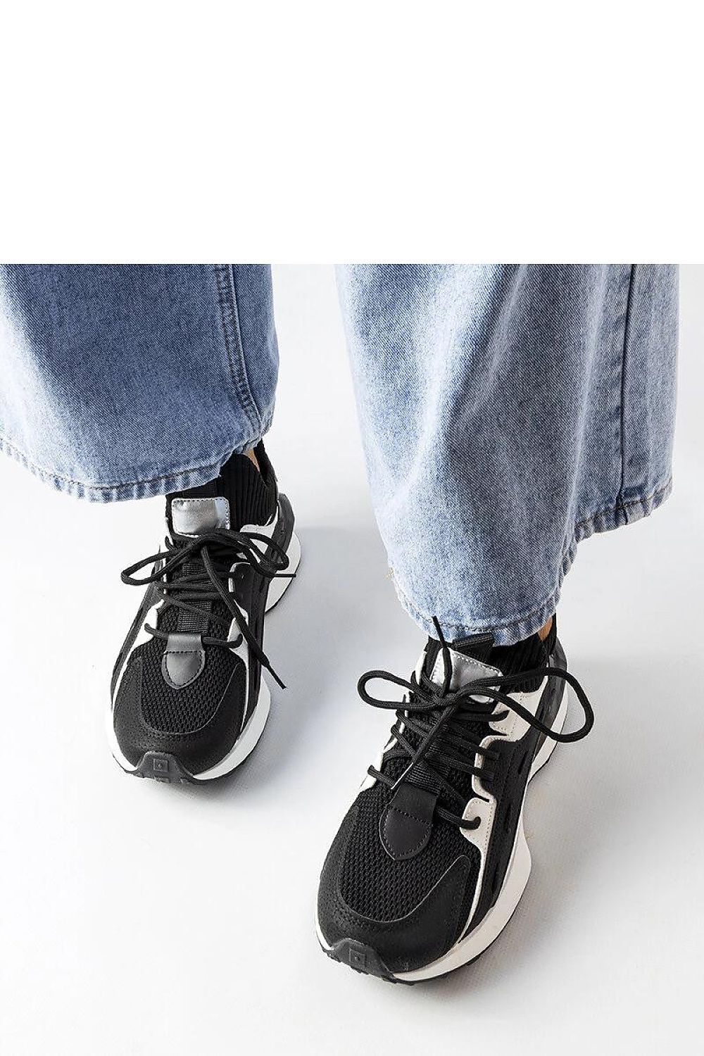   Czarno-białe stylowe sneakersy Begins - Solea 