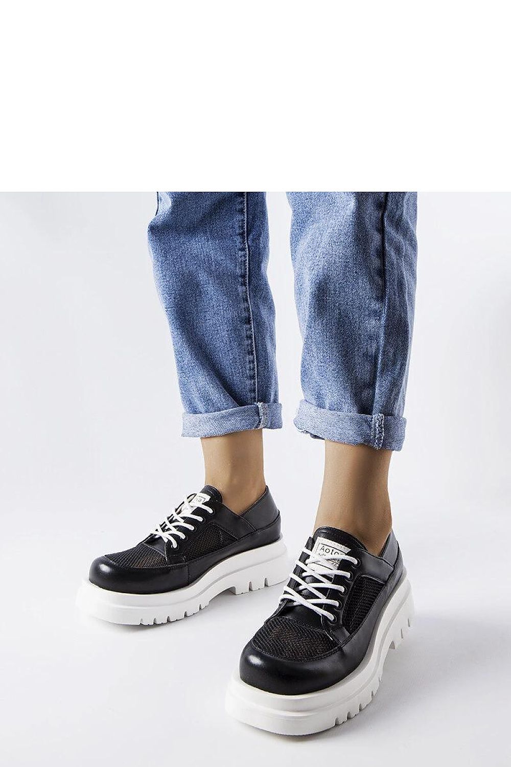   Czarne ażurowe masywne półbuty Tasmin - Solea 