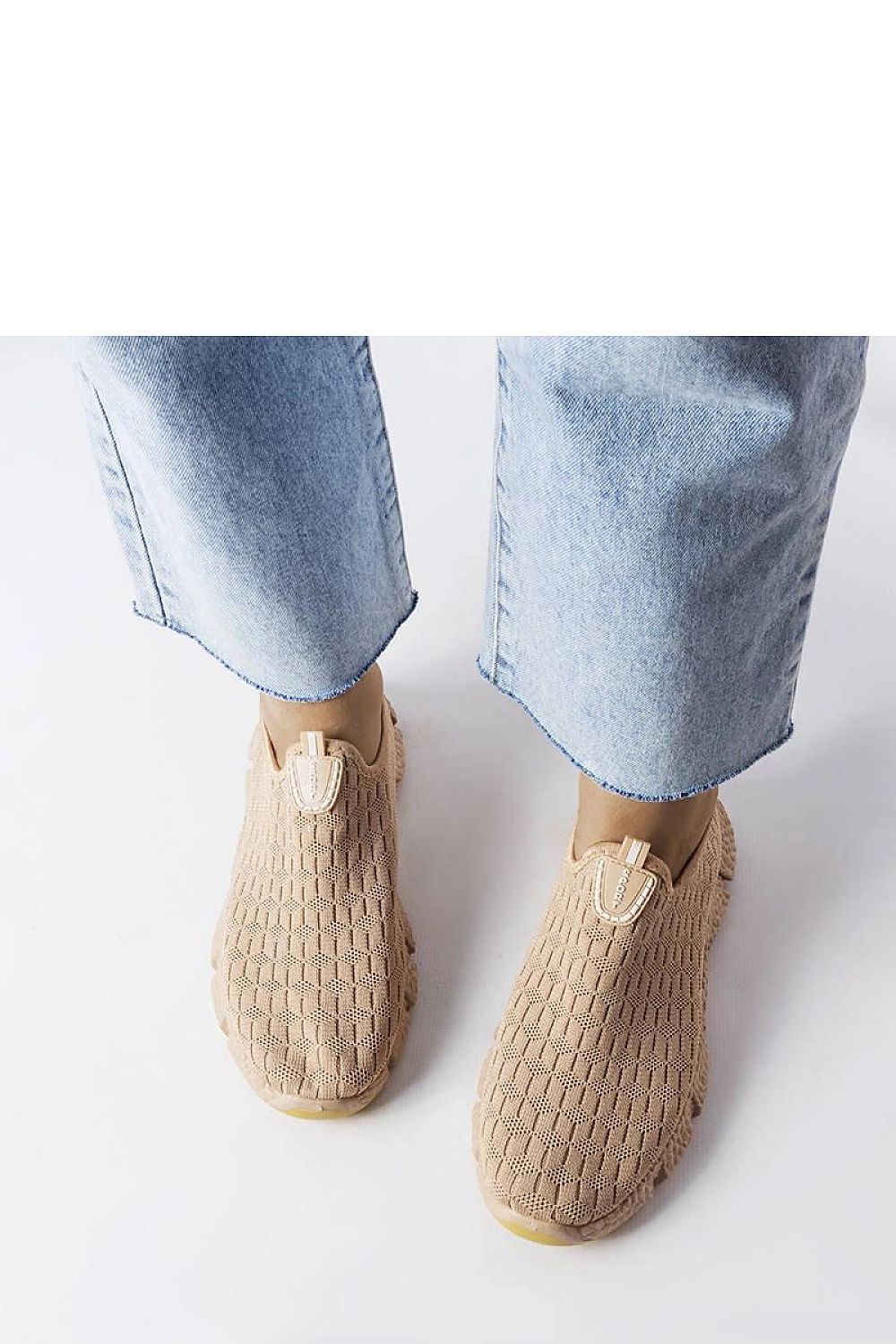   Beżowe sportowe sneakersy wsuwane  Obenor - Solea 