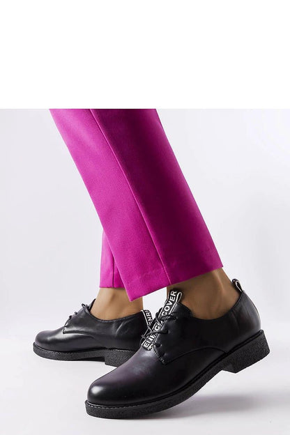   Czarne wiązane półbuty Edmonton - Solea 