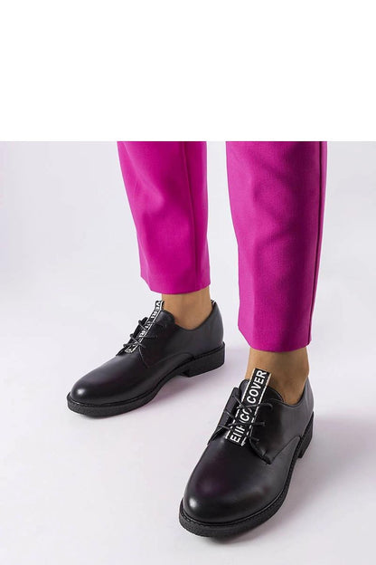   Czarne wiązane półbuty Edmonton - Solea 