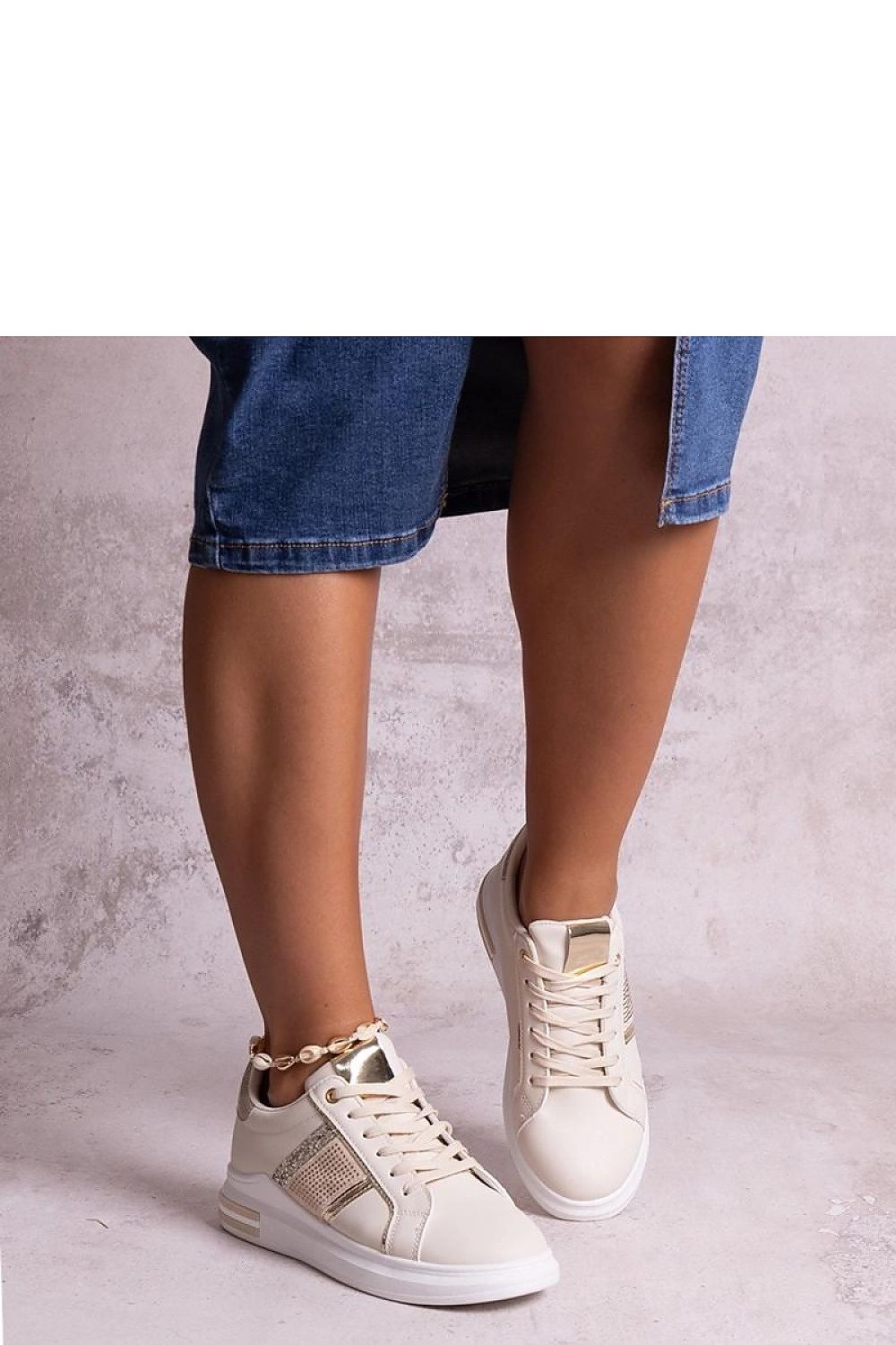   Beżowe sneakersy zdobione cyrkoniami Xarles - Solea 