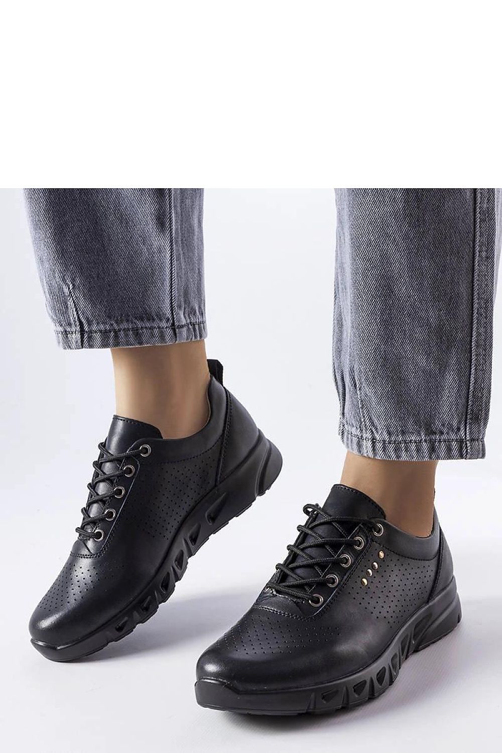   Czarne skórzane półbuty ażurowe Brodeur - Solea 