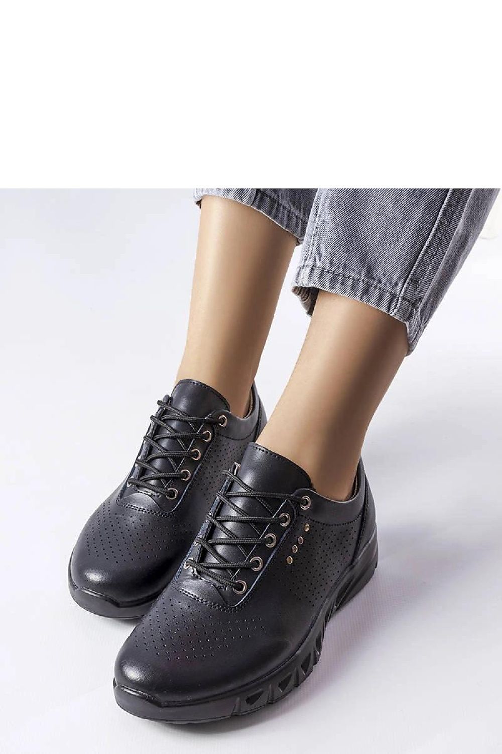   Czarne skórzane półbuty ażurowe Brodeur - Solea 