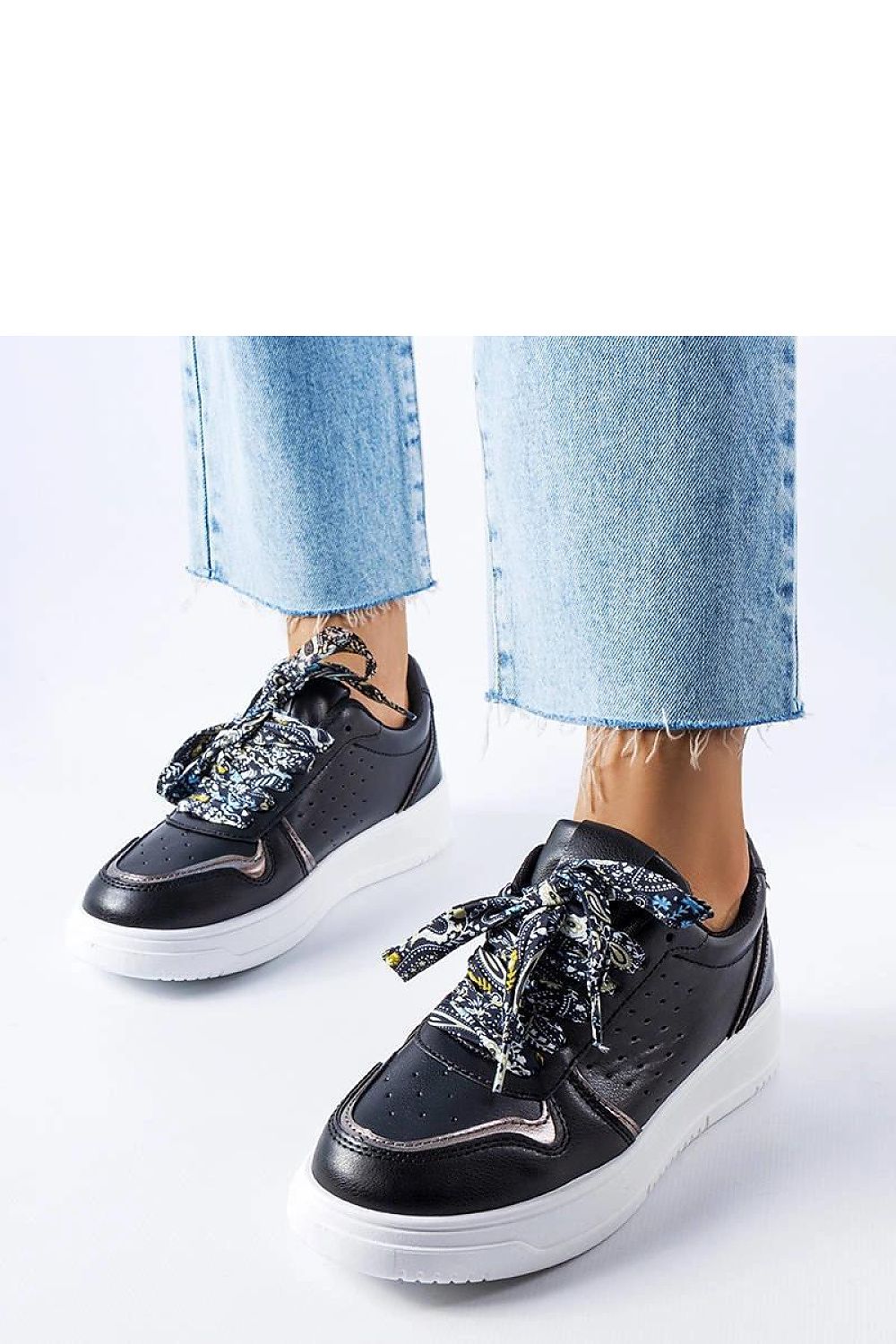   Czarne sneakersy wiązane wstążką Pryor - Solea 