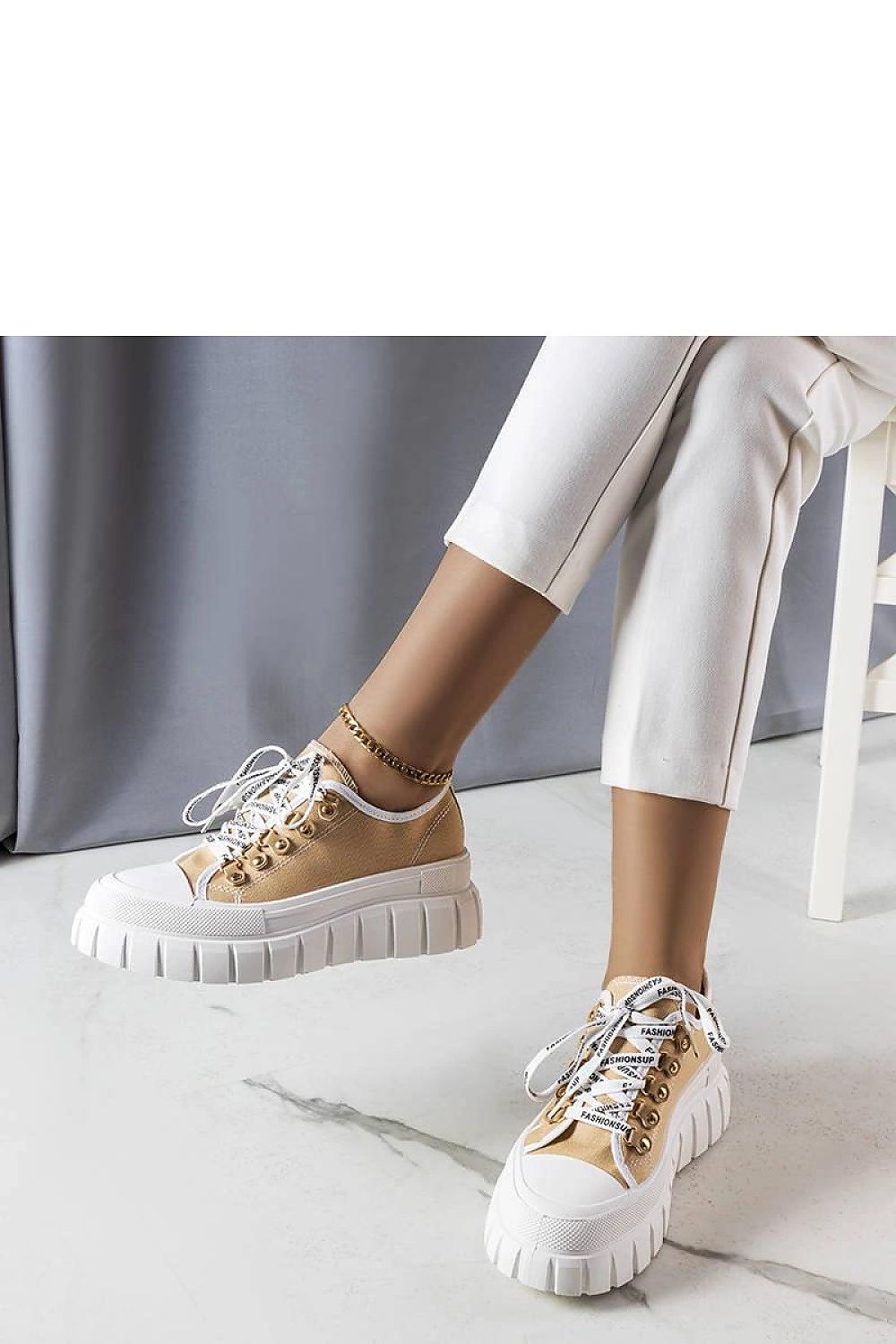   Beżowe trampki na platformie Toni - Solea 