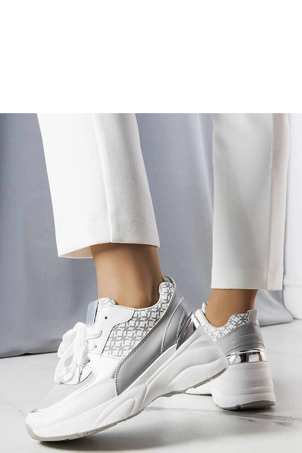   Szary sneakersy zdobione monogramem Lora - Solea 