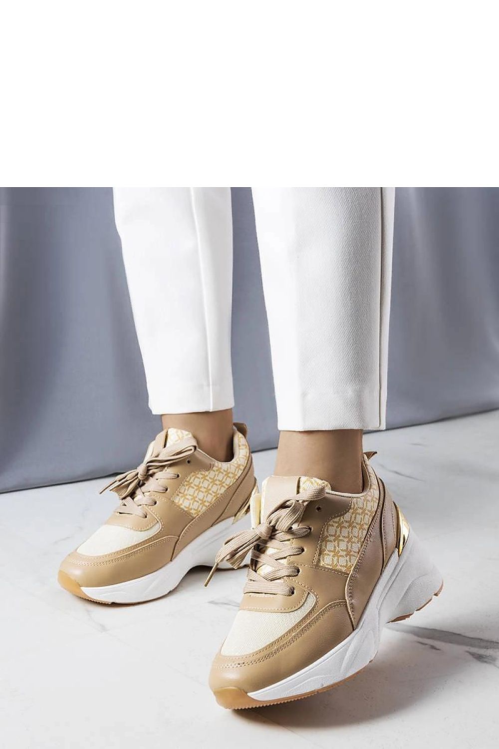   Beżowe sneakersy zdobione monogramem Lora - Solea 