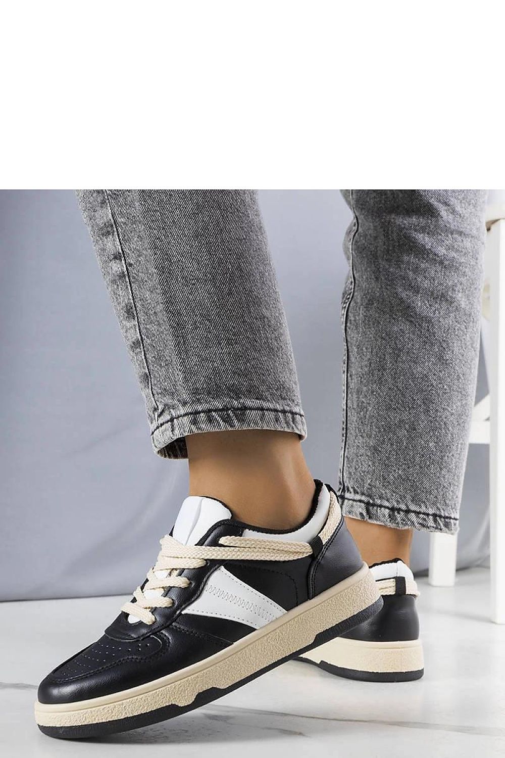   Czarne damskie sneakersy Marcella - Solea 