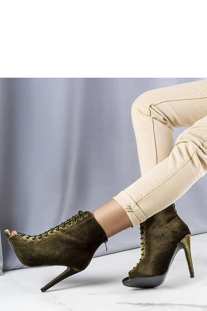   Zielone eleganckie szpilki z cholewką Amora - Solea 