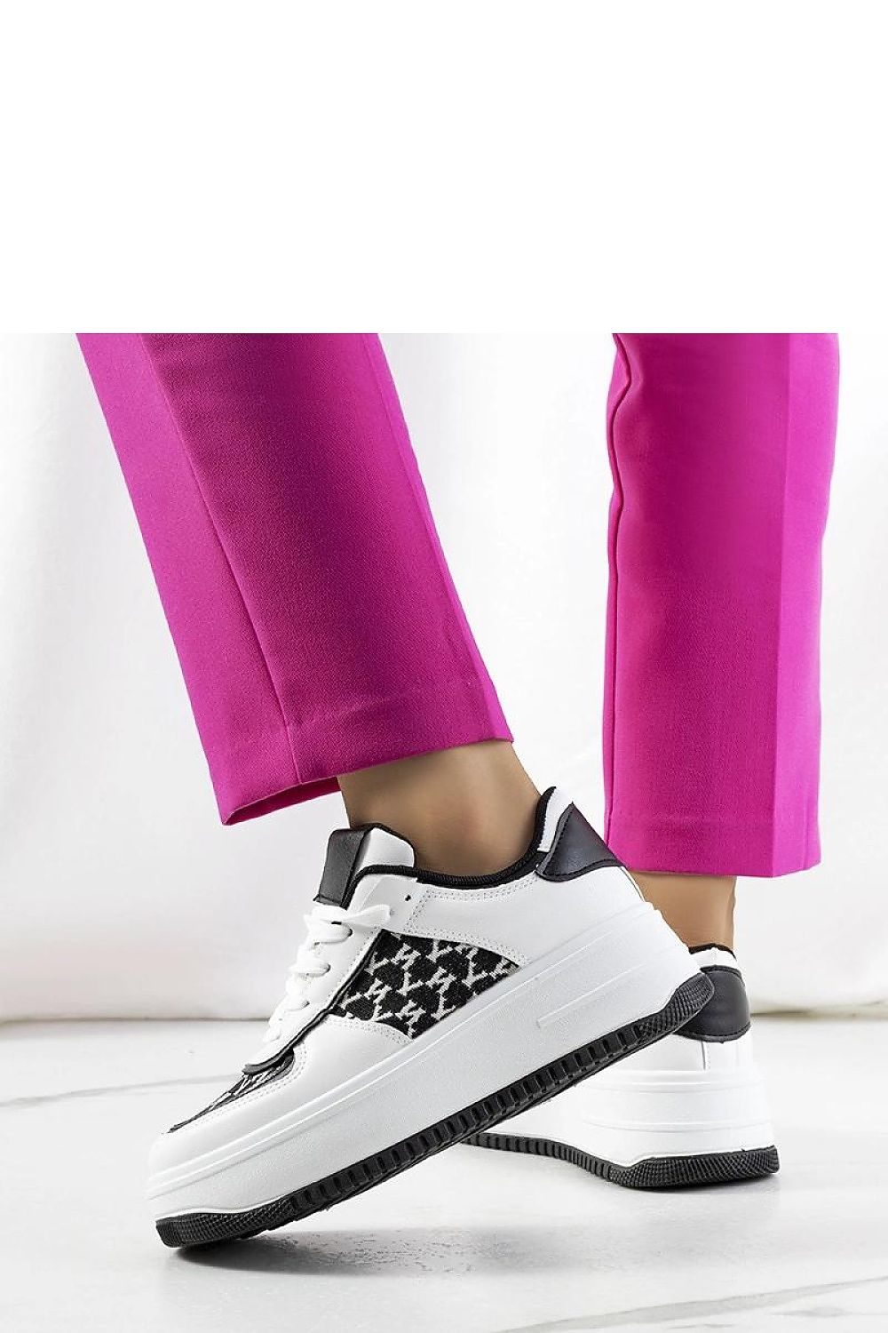   Białe sneakersy na wysokiej podeszwie Valpara - Solea 