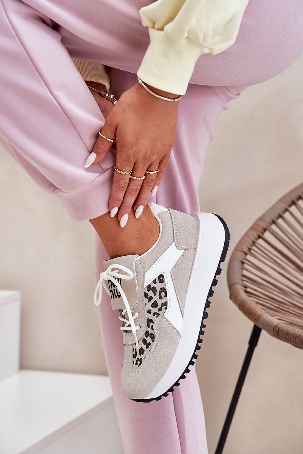   Buty Sportowe Model Pumbes 88220 White - Step in style 