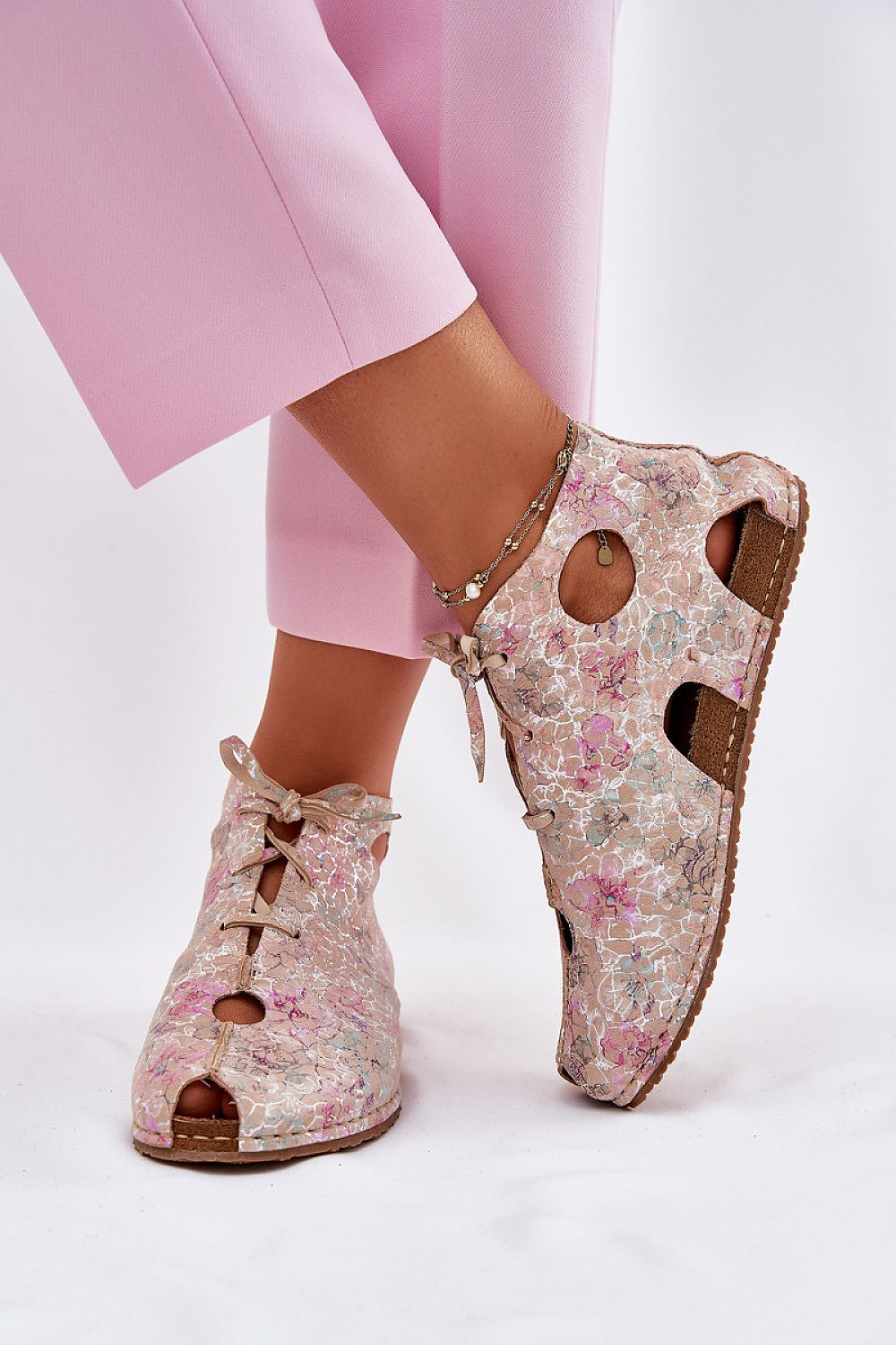   Botki Model Maciejka 03426-48 Beige Flowers - Step in style 