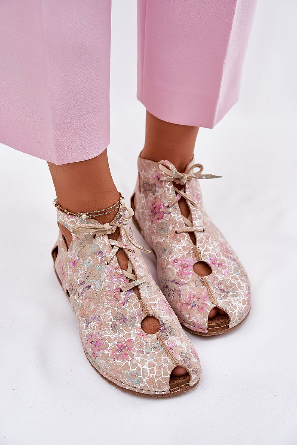   Botki Model Maciejka 03426-48 Beige Flowers - Step in style 