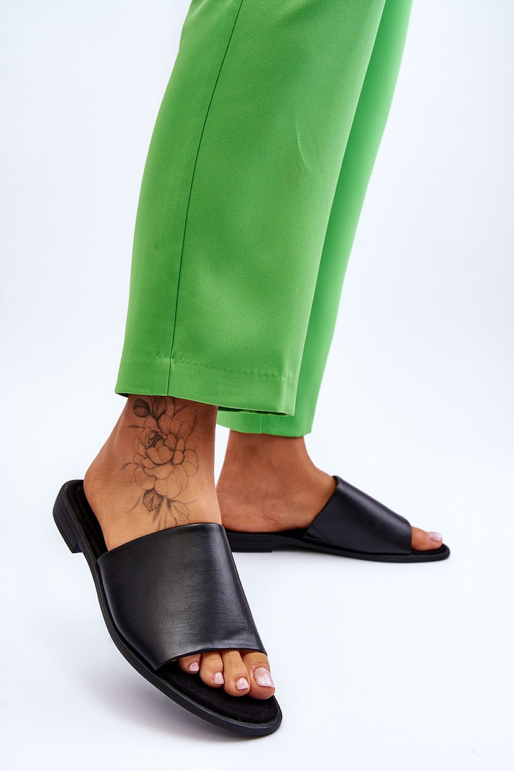  Sandał Klapki Model Cerise 23SD35-5809 Black - Step in style 