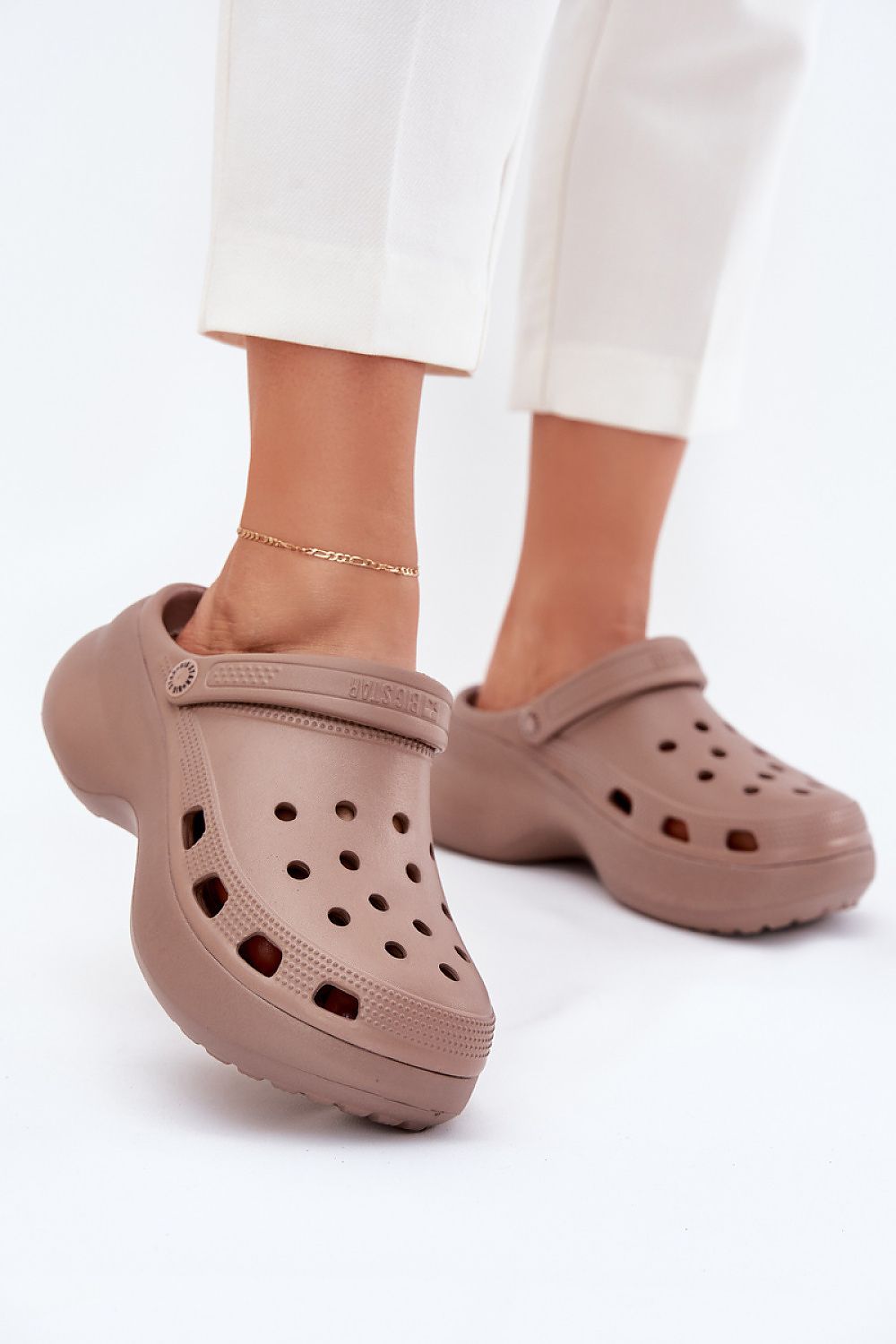  Sandał Klapki Model Big Star RR274A121 Dark Beige - Step in style 