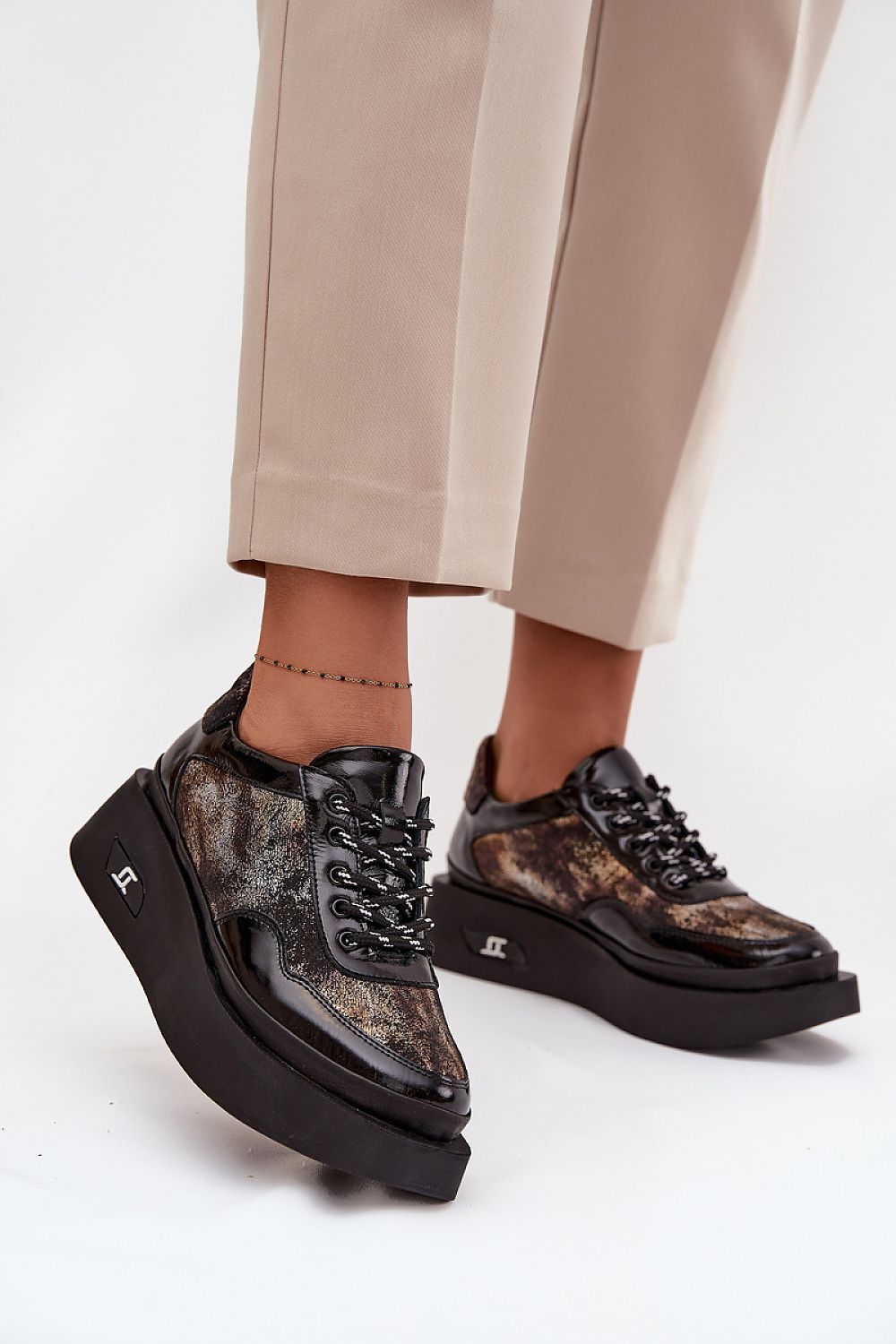   Półbuty Model Artiker 57C2042 Black/Gold - Step in style 